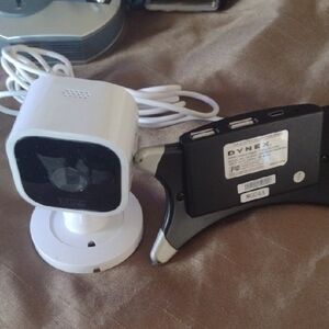 White Blink USB.0 4 Port Security Camera with Dynex Adapter NWOT